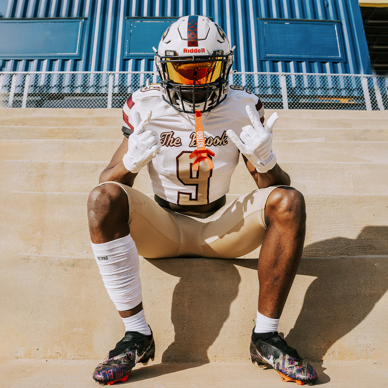 Load image into Gallery viewer, NXTRND Quarter Football Socks White 3-Pairs